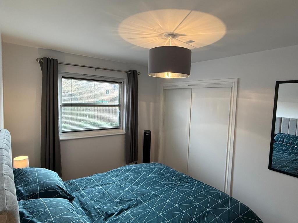 Postel nebo postele na pokoji v ubytování Dunfermline 2 Bed Flat Fully Furnished