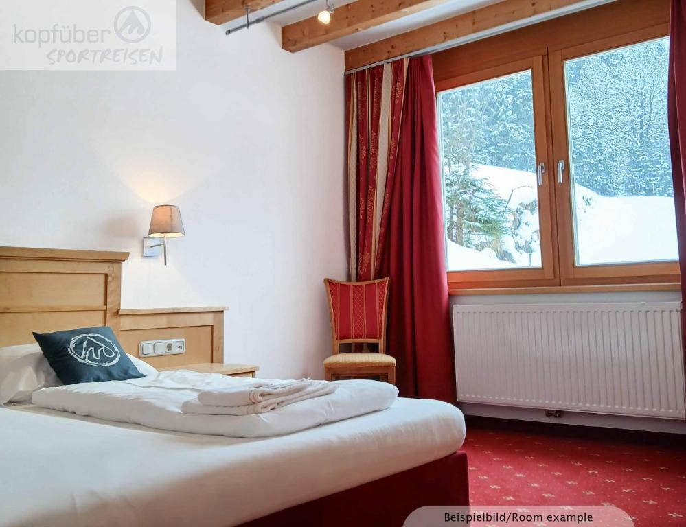 Postel nebo postele na pokoji v ubytování Sporthotel Christophorus