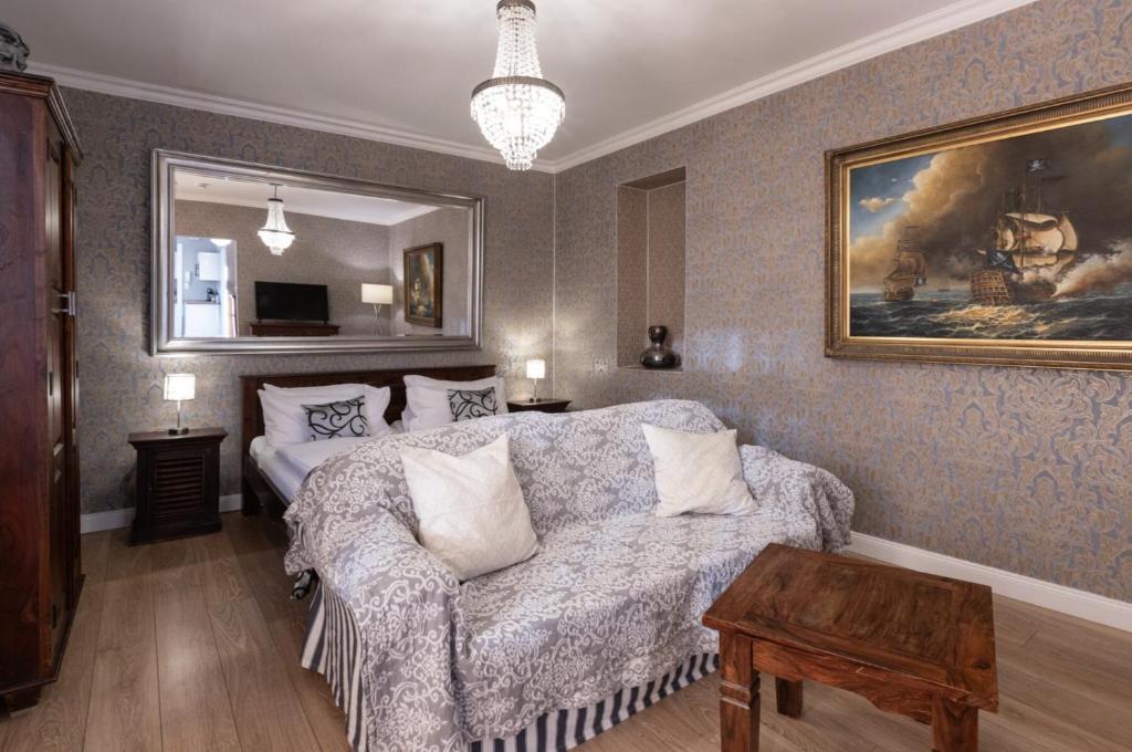 THE GATE GARDEN Hotel - 13