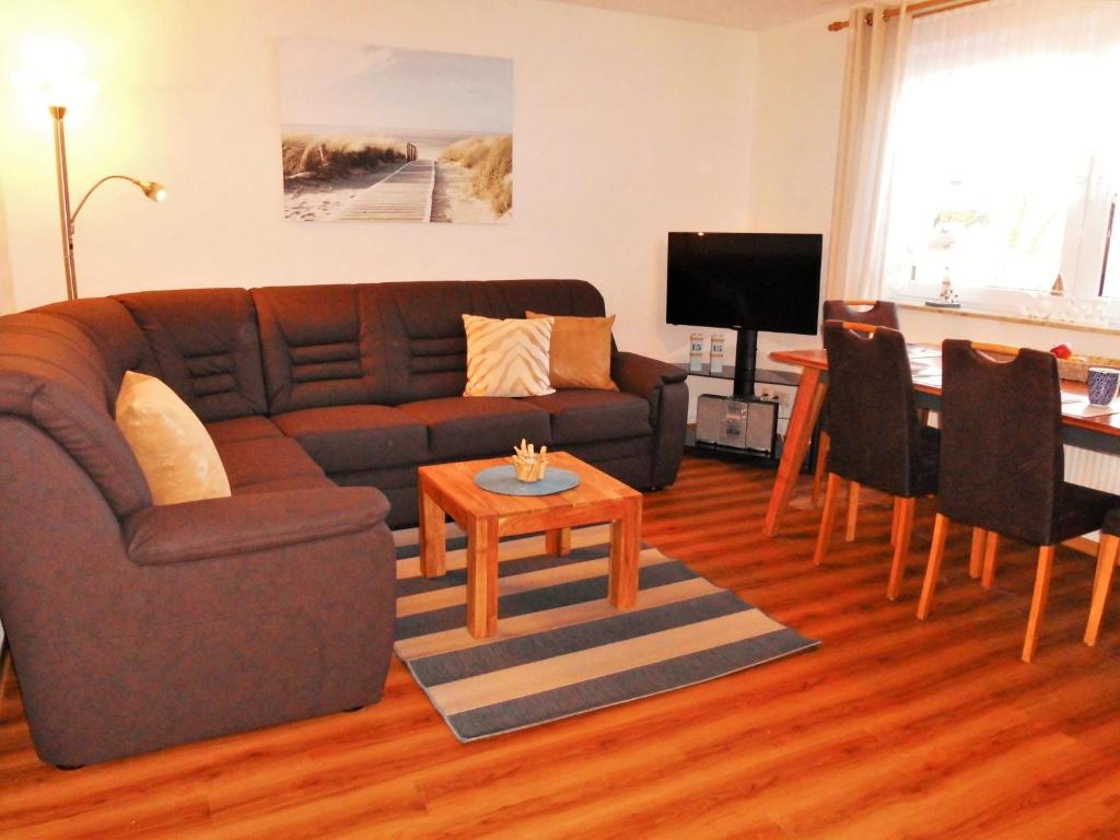 TV a/nebo společenská místnost v ubytování " HAUS ROSI " - Reihenhaus 2 - Strandnah - Ruhig - WLAN - Parkplatz - Grillplatz -Waschmaschine -