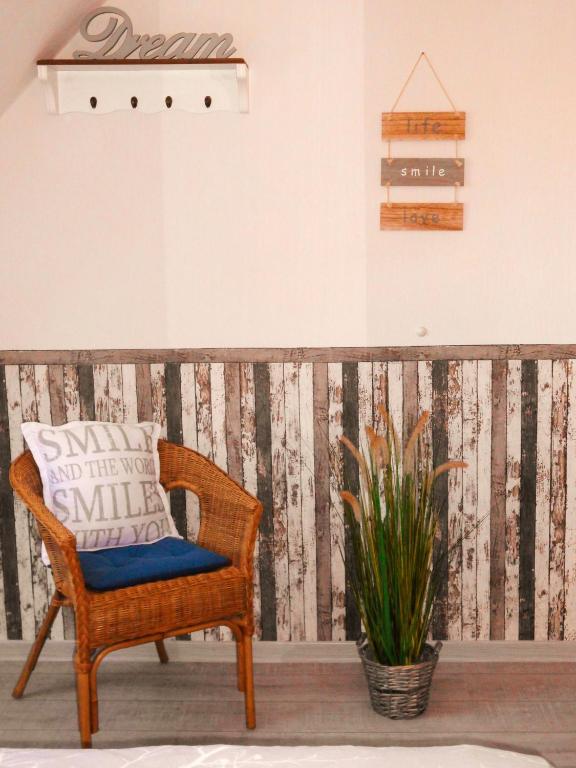 Posezení v ubytování " HAUS ROSI " - Reihenhaus 2 - Strandnah - Ruhig - WLAN - Parkplatz - Grillplatz -Waschmaschine -