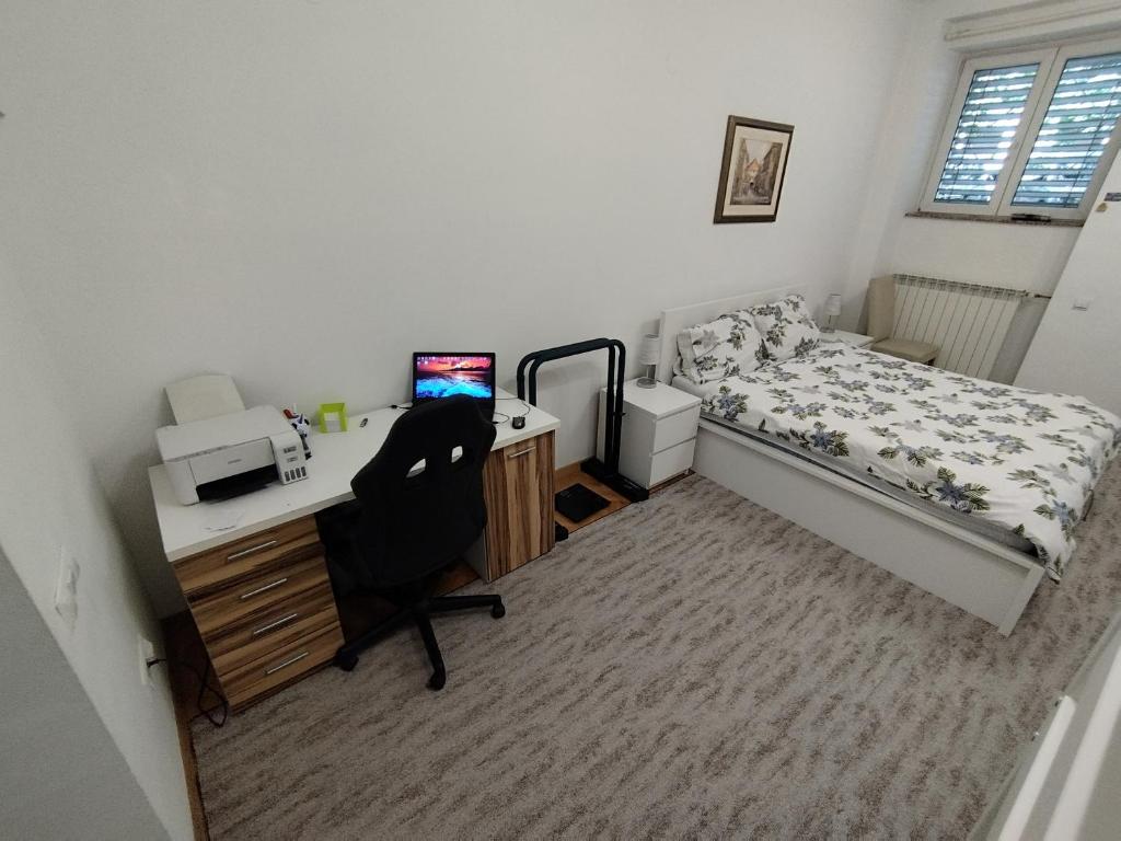 Postel nebo postele na pokoji v ubytování Work and Play Apartment