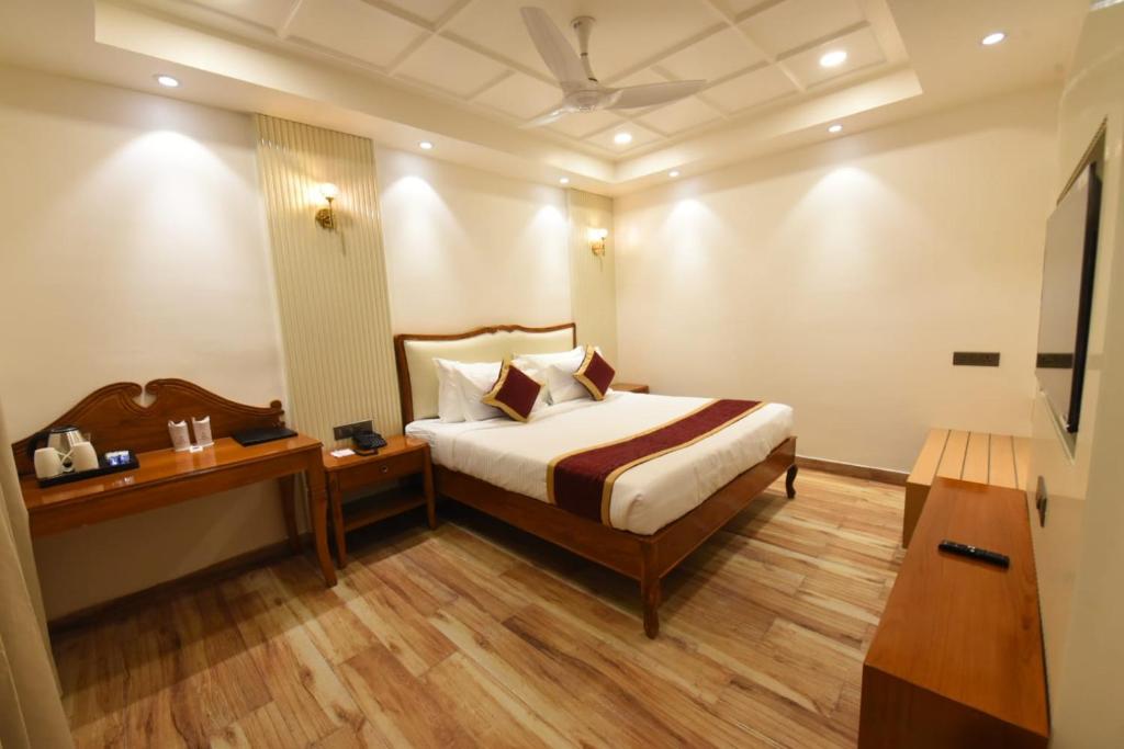 Postel nebo postele na pokoji v ubytování Hotel Tathagat Ashok