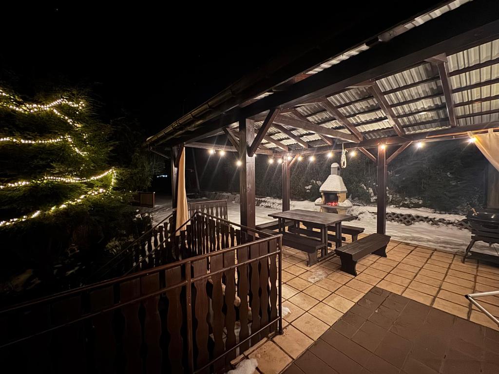 Fotografie z fotogalerie ubytování Villa Beskidzka 100 - SAUNA & BALIA z Jacuzzi Widok na góry i jezioro żywieckie v destinaci Zarzecze