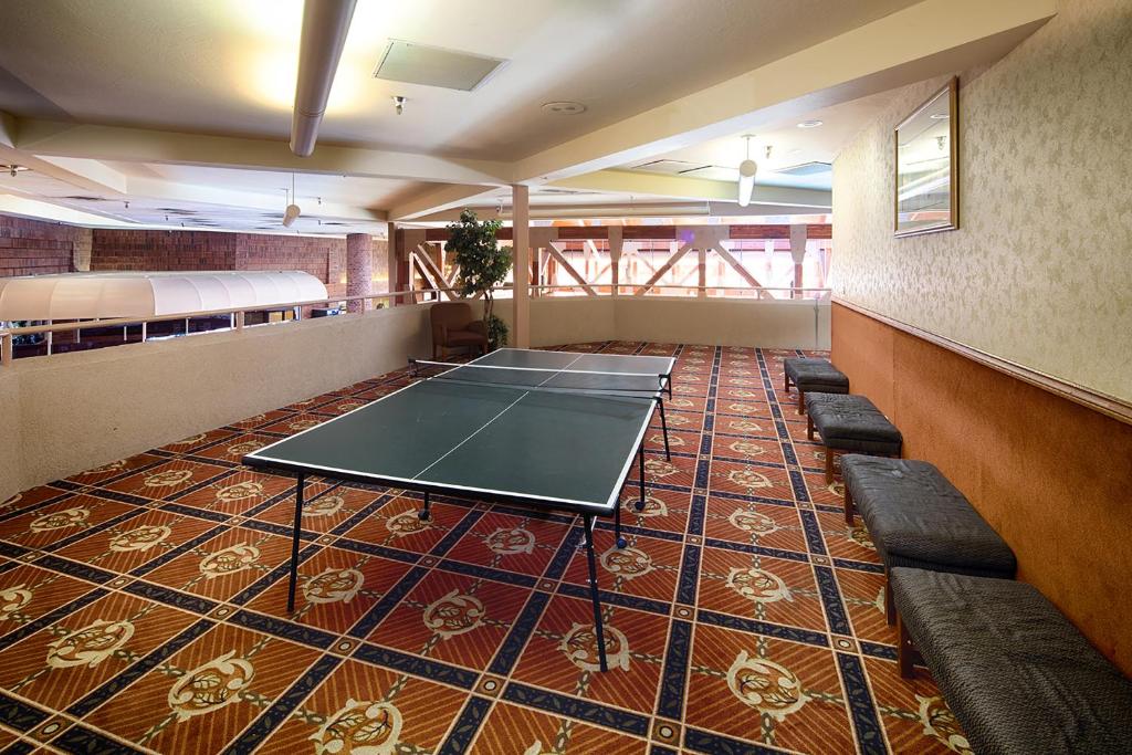 Stolní tenis v ubytování Red Lion Hotel and Conference Center St. George nebo okolí