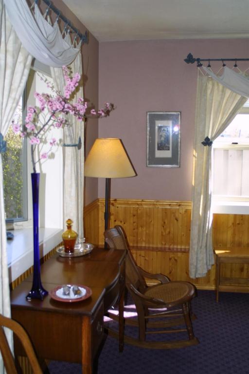 Posezení v ubytování Arden Forest Inn