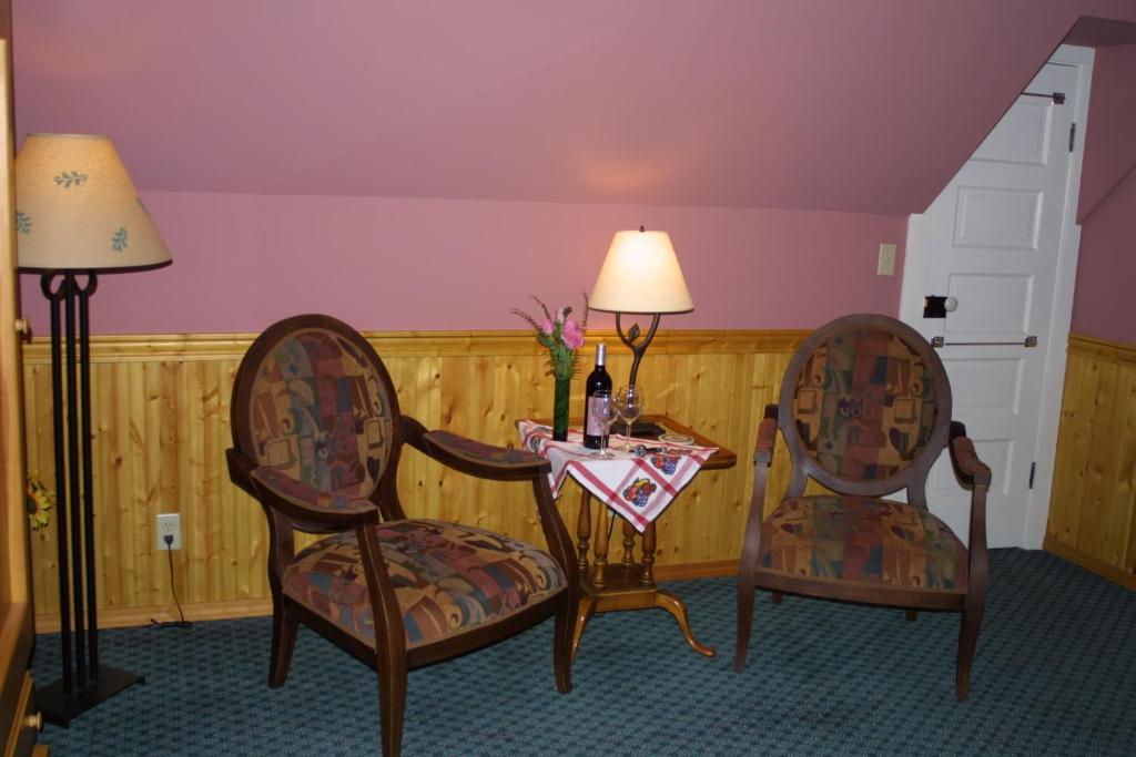 Posezení v ubytování Arden Forest Inn