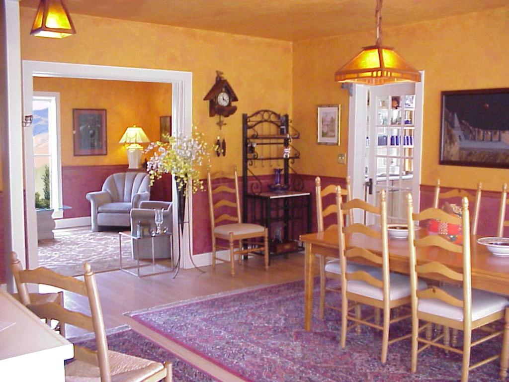 Posezení v ubytování Arden Forest Inn