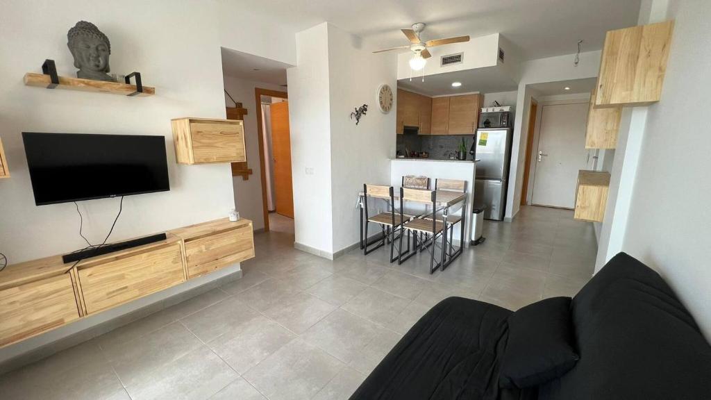 Televízia a/alebo spoločenská miestnosť v ubytovaní Apartamento acogedor con piscina en Santa Margarita