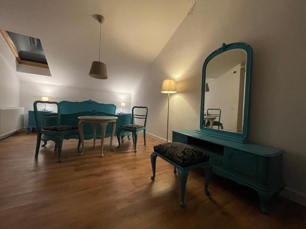 a room with a table and chairs and a mirror at Glam One Bedroom Duplex in Vila in city centre in Arad