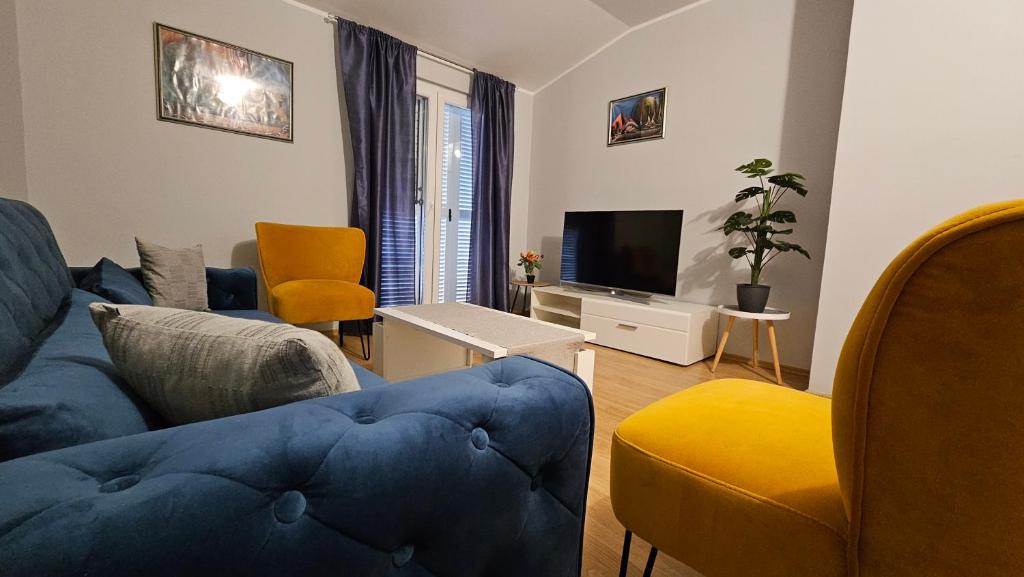 TV a/nebo společenská místnost v ubytování Apartments Betty Borik