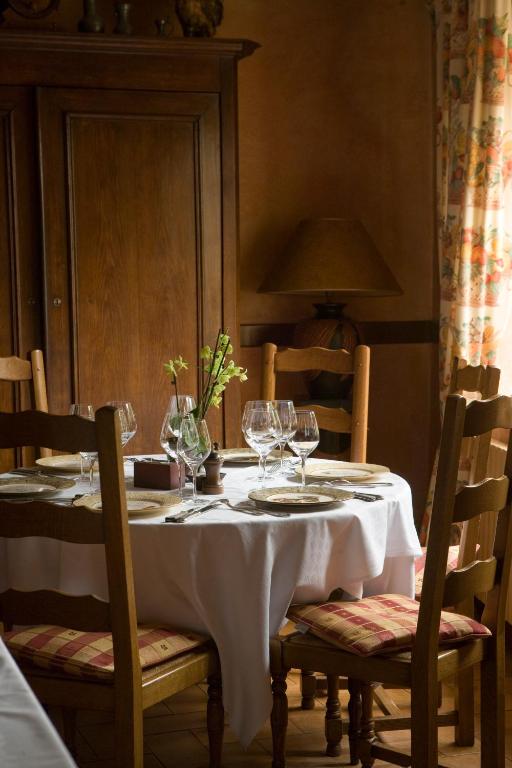 Restaurace v ubytování Hôtel du Domaine de La Grange de Condé