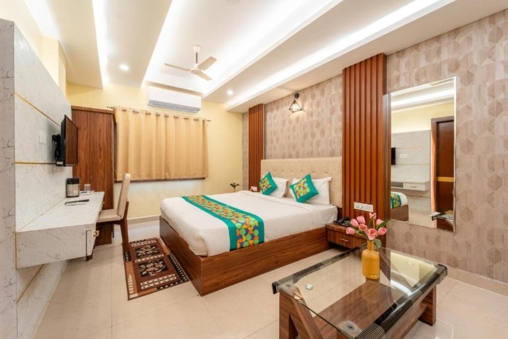 Giường trong phòng chung tại The Grace BNB