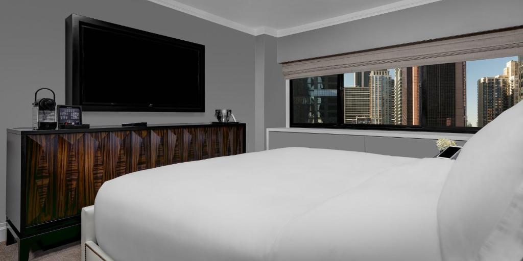 Uma cama ou camas num quarto em The Manhattan at Times Square