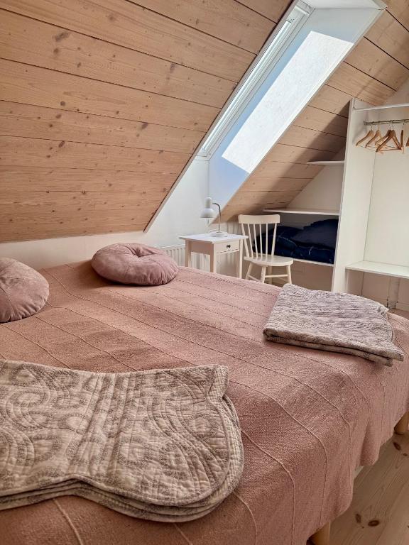 Postel nebo postele na pokoji v ubytování Arnhög Farm