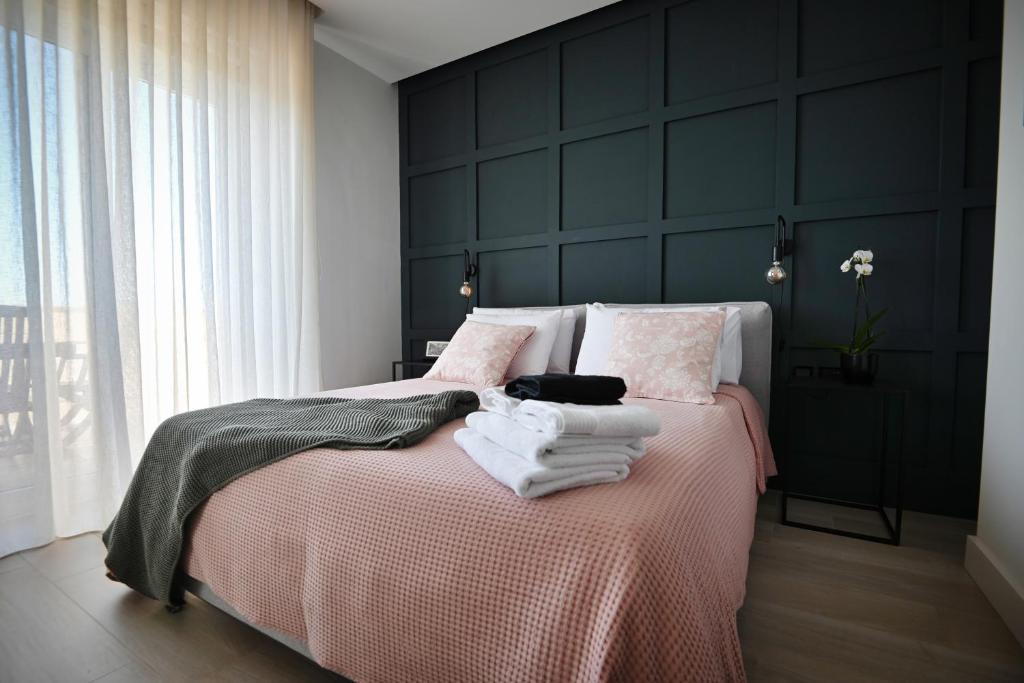 Voodi või voodid majutusasutuse Cliff Edge Apartment in Xaghra toas