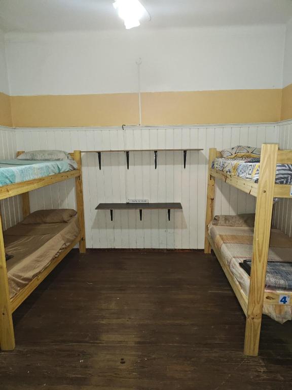 Palanda nebo palandy na pokoji v ubytování VI&VI HOSTEL MENDOZA