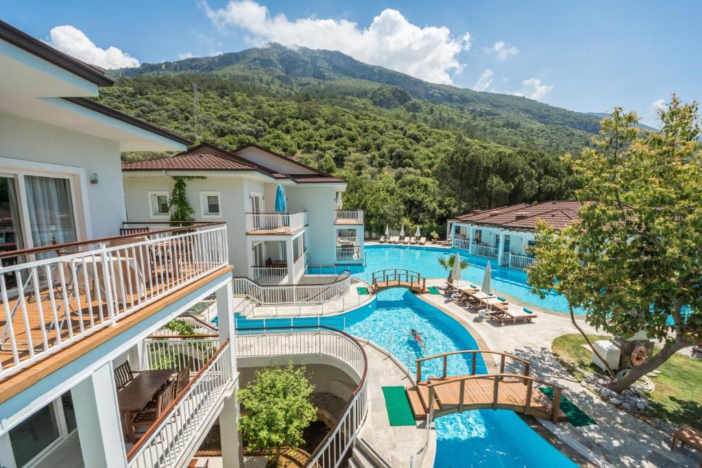 Bazén v ubytování Mozaik Hotel nebo v jeho okolí