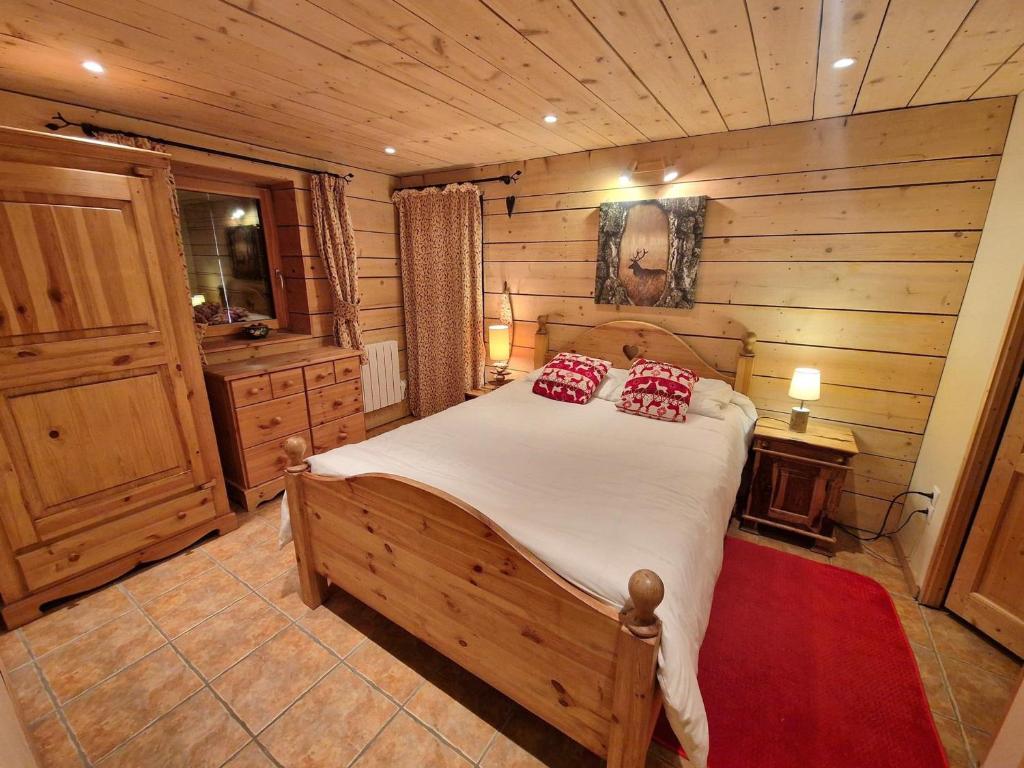 Ένα ή περισσότερα κρεβάτια σε δωμάτιο στο Chalet rénové et original, 8 pers., Valfréjus - FR-1-265-367