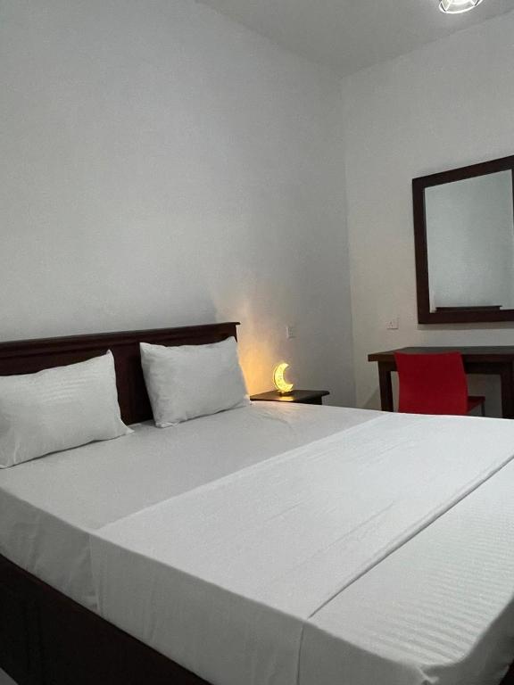 Postel nebo postele na pokoji v ubytování Golden Paradise Transit Hotel