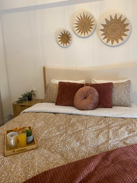 Posteľ alebo postele v izbe v ubytovaní New Modern 2BD aprt with shared rooftop pool B2