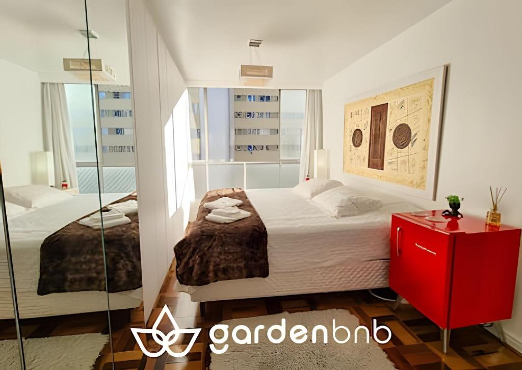 a bedroom with two beds and a red cabinet at Conforto e espaço para família, 3 Quartos, Garagem in Curitiba