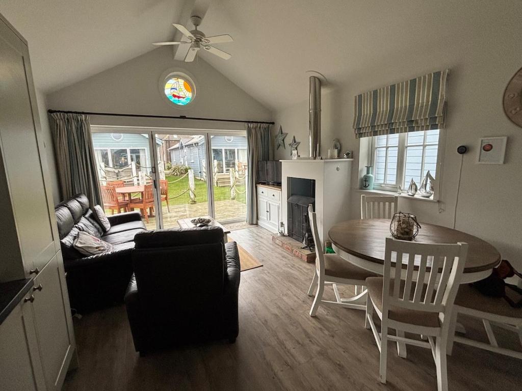 Bungalow - Beaurepaire Beach House 3