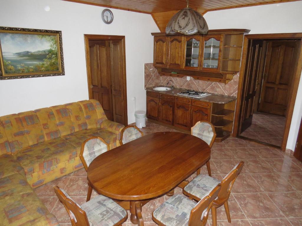 Posedenie v ubytovaní 7 fös apartman
