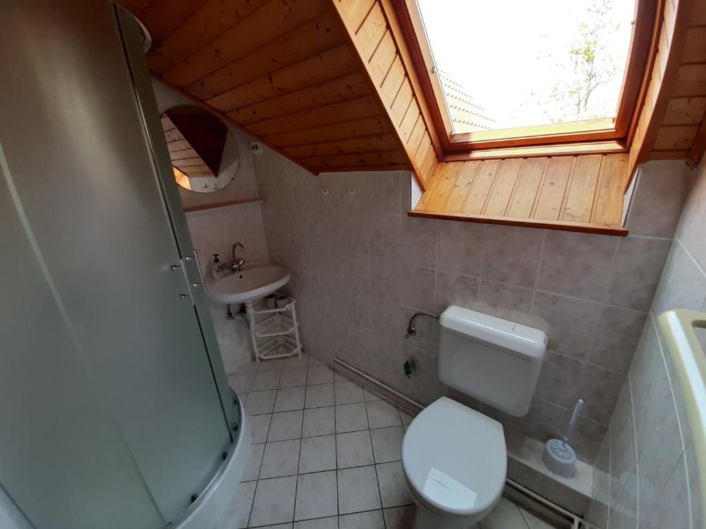 Kúpeľňa v ubytovaní 7 fös apartman