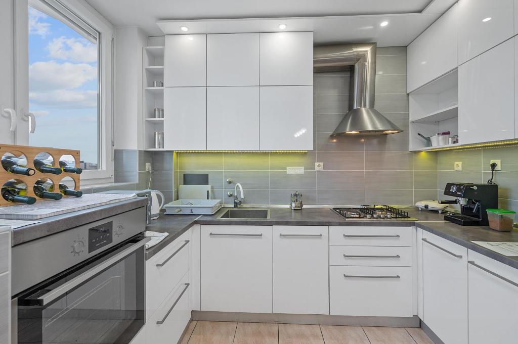 Near Main Bus Station Cozy Apartment Sofi Perfect for Any Stay - 2