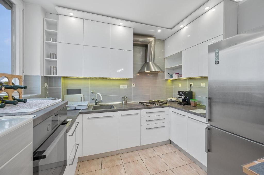 Near Main Bus Station Cozy Apartment Sofi Perfect for Any Stay - 4