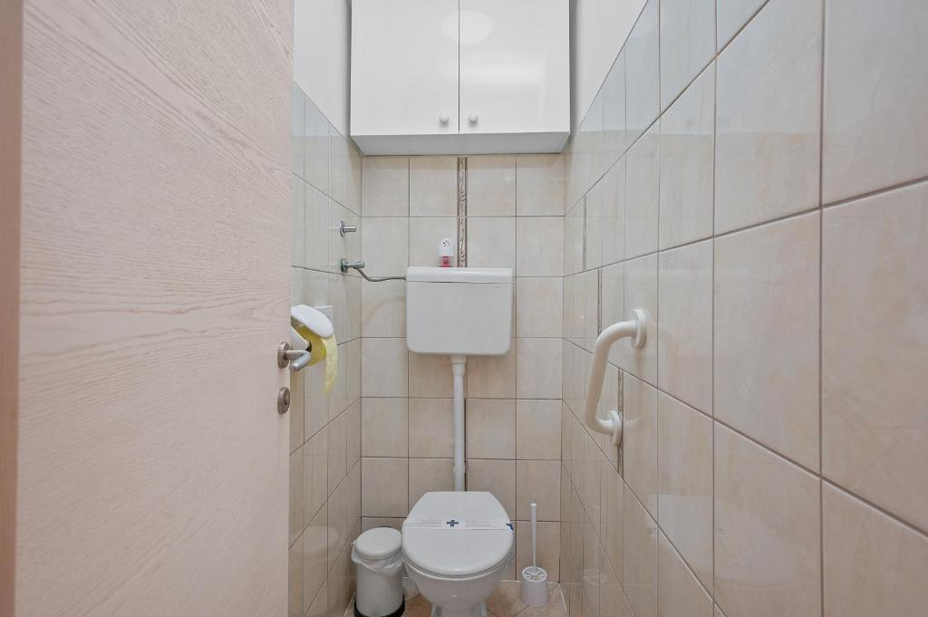 Near Main Bus Station Cozy Apartment Sofi Perfect for Any Stay - 9