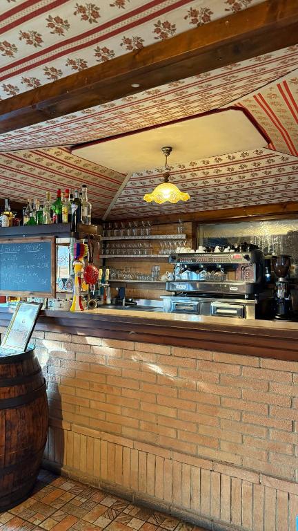 Lounge nebo bar v ubytování La busa camere e trattoria