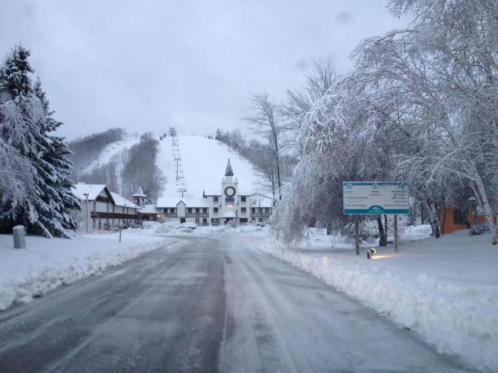 #146 Golf, SkI, Pool Pass Walk to hill om vinteren