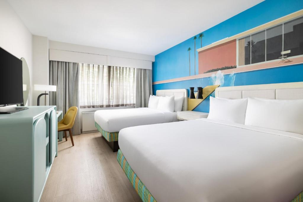 Cama ou camas em um quarto em Hotel Continental Miami Beach, Tapestry Collection by Hilton