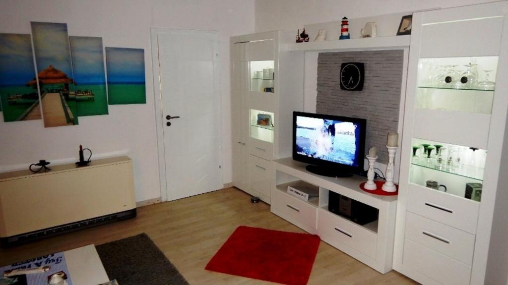 Μια τηλεόραση ή/και κέντρο ψυχαγωγίας στο Fewo 91 WHG B 1 in Burhave