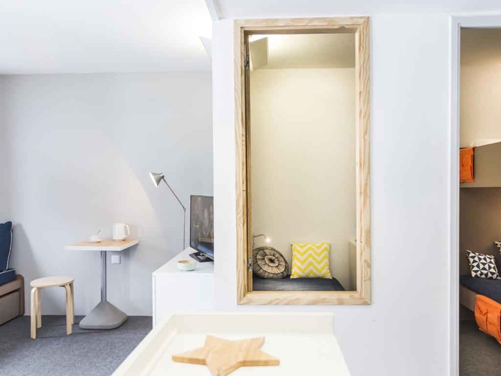 Zdjęcie z galerii obiektu Studio cabine rénové pour 5 pers. avec balcon, au calme, proche Transarc et commerces, Wifi inclus - FR-1-346-355 w mieście Arc 1800