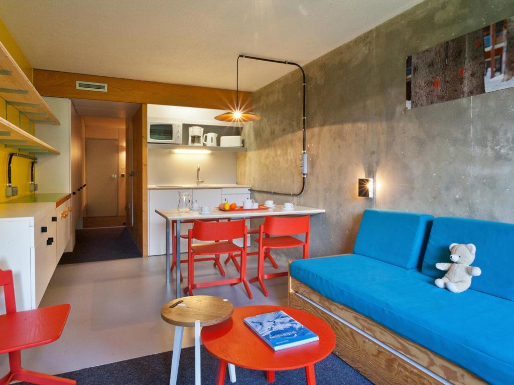 Kuchyňa alebo kuchynka v ubytovaní Studio skis aux pieds, balcon sud, rénové, 27m² pour 5 pers, proche commerces et navettes - FR-1-346-370
