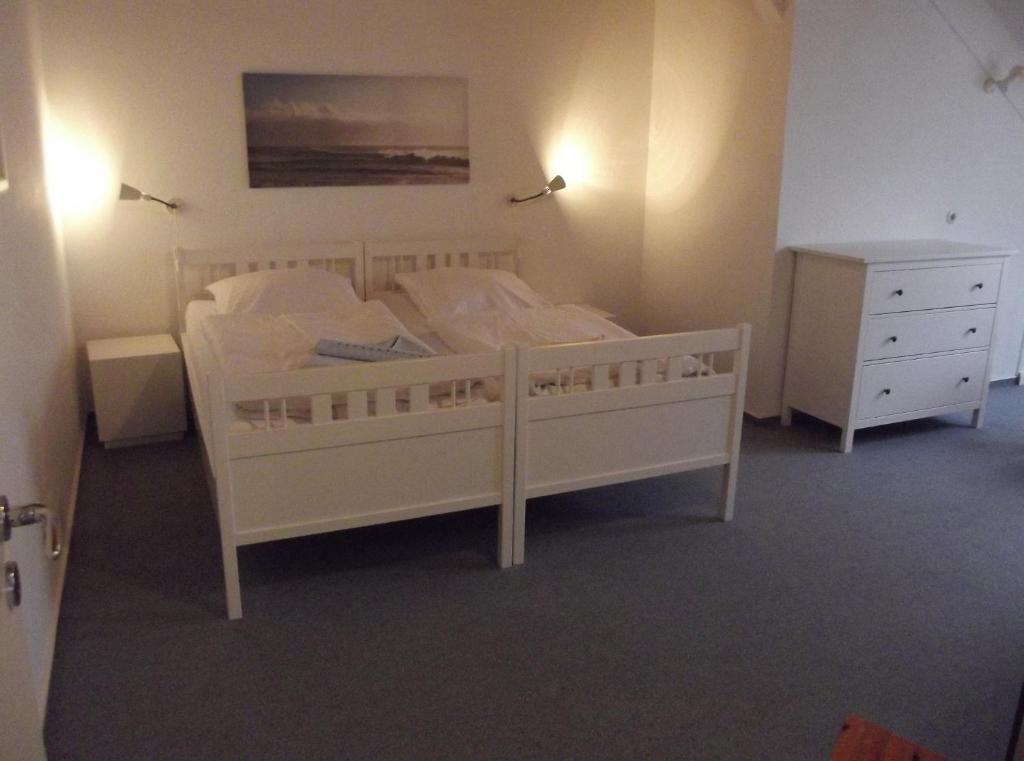 Postel nebo postele na pokoji v ubytování "Ferienhaus Vadersdorf" Wohnung 1