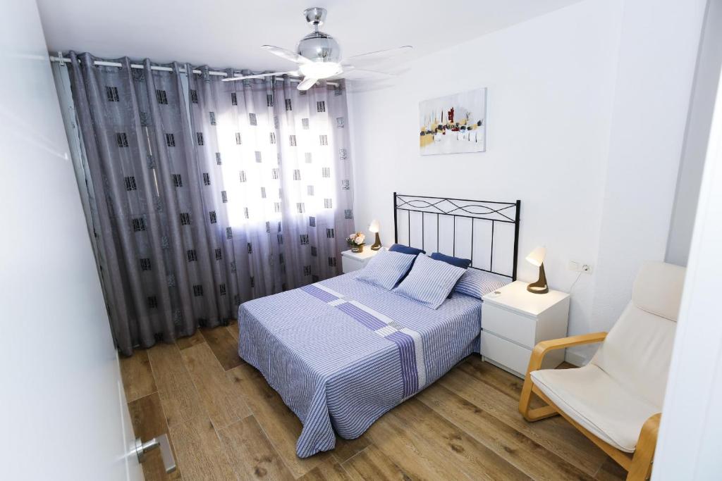 Postel nebo postele na pokoji v ubytování PINEDA BAHIA HomeStay by Turismar