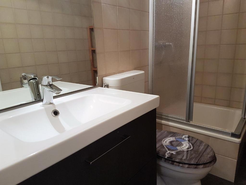 Koupelna v ubytování Golfresidenz 206 inkl Hallenbad
