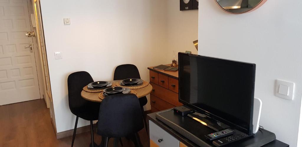 TV a/nebo společenská místnost v ubytování Soldeu Paradis Tarter Baix
