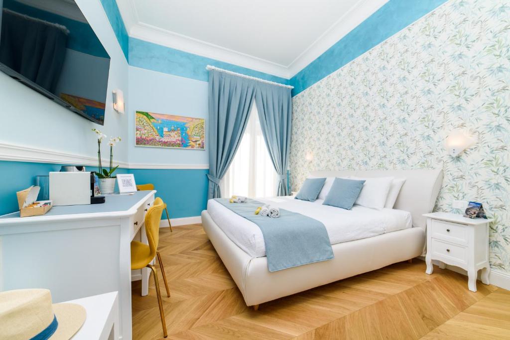 Postel nebo postele na pokoji v ubytování Sirenuse Home & Suites