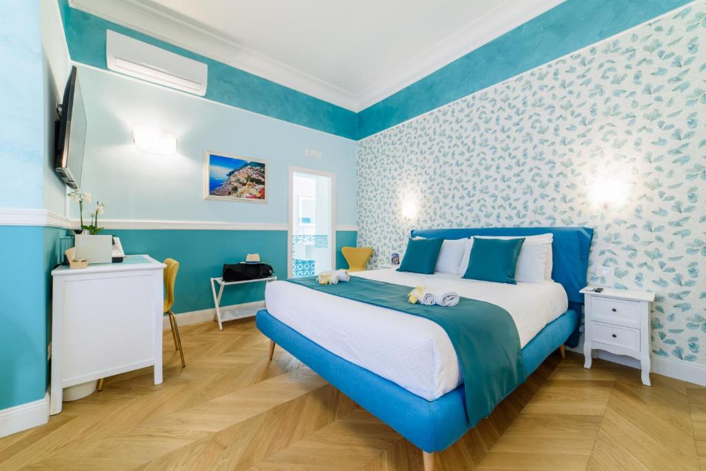 Postel nebo postele na pokoji v ubytování Sirenuse Home & Suites