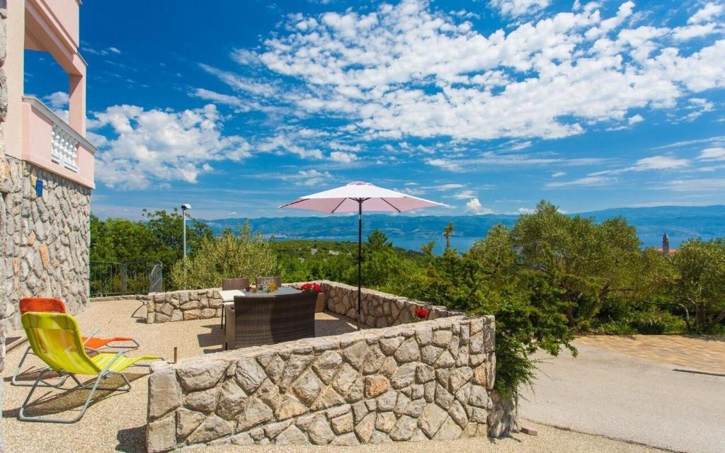 Apartment Brusic - One-Bedroom Apartment