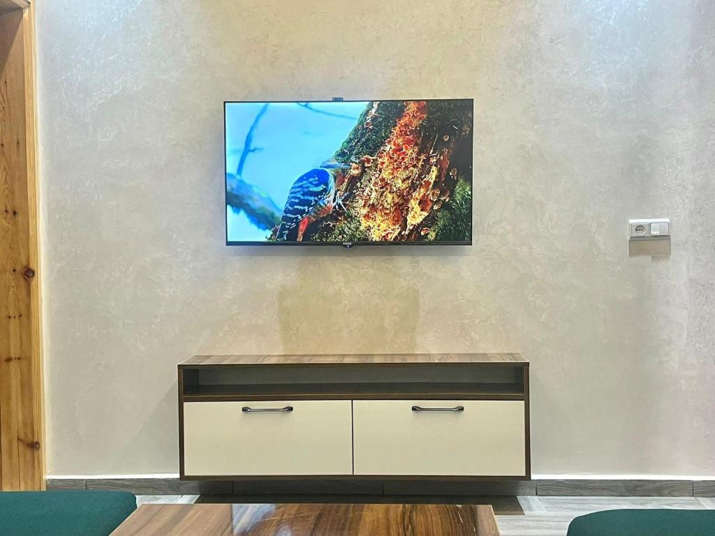 TV a/nebo společenská místnost v ubytování Heart of Dakhla Residence