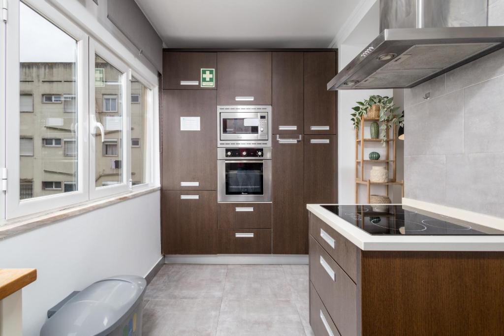 Kuchyň nebo kuchyňský kout v ubytování BeGuest Bright Inn Lisbon Apartment