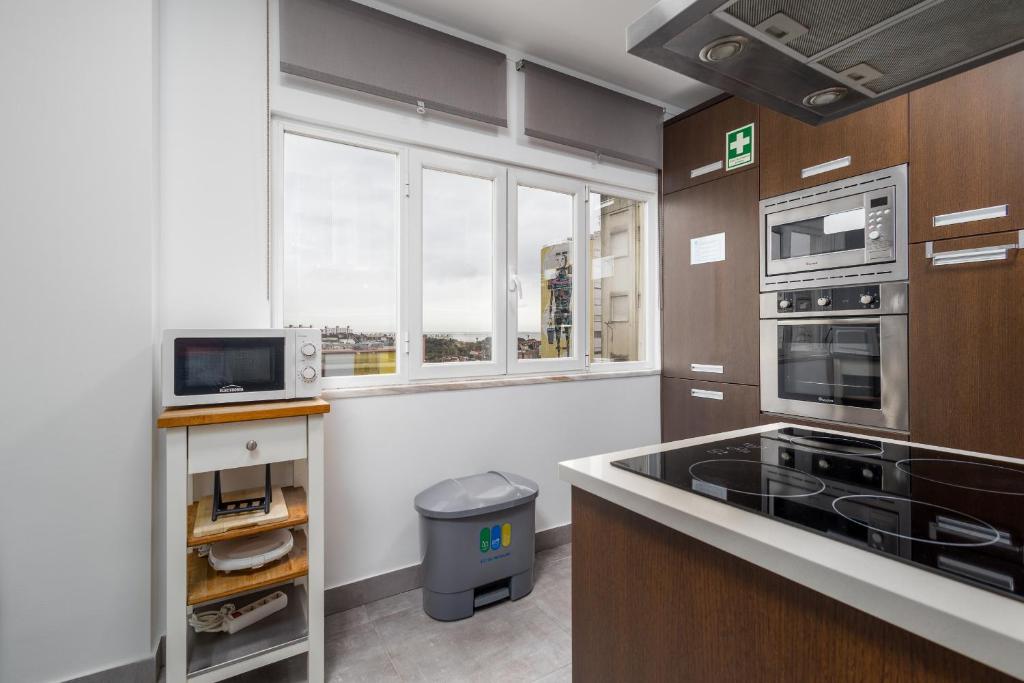 Kuchyň nebo kuchyňský kout v ubytování BeGuest Bright Inn Lisbon Apartment