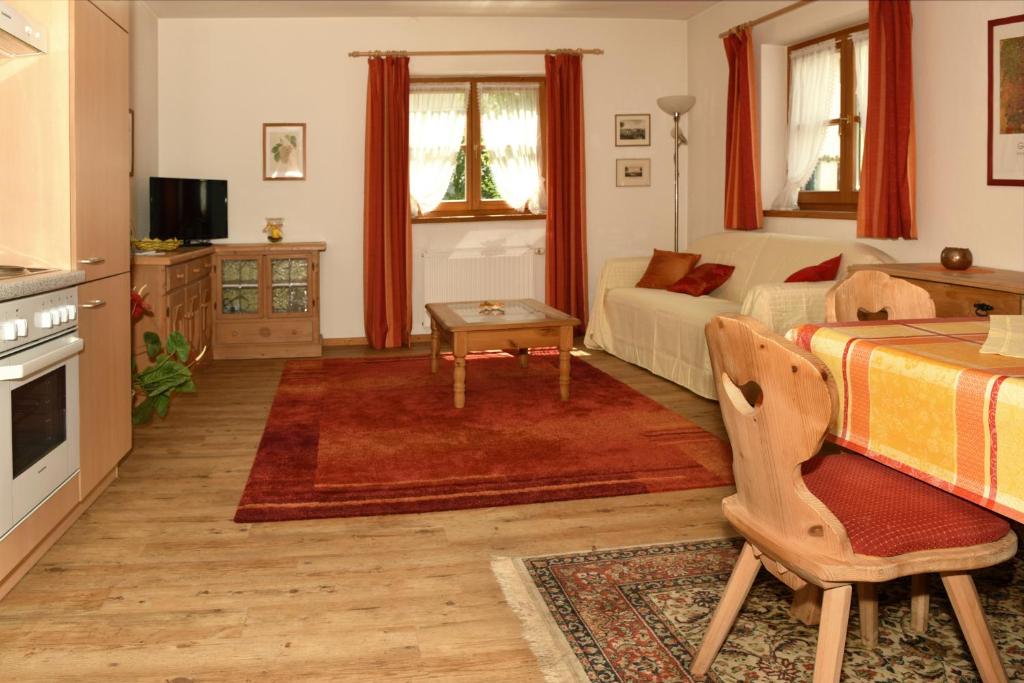 Televízia a/alebo spoločenská miestnosť v ubytovaní Haus Savoy - Appartement 1