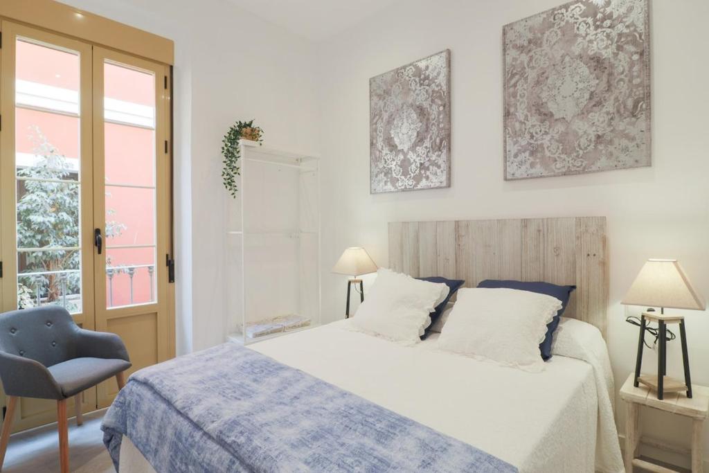 A bed or beds in a room at C93 - Trendy Two Bedrooms in Ollerias